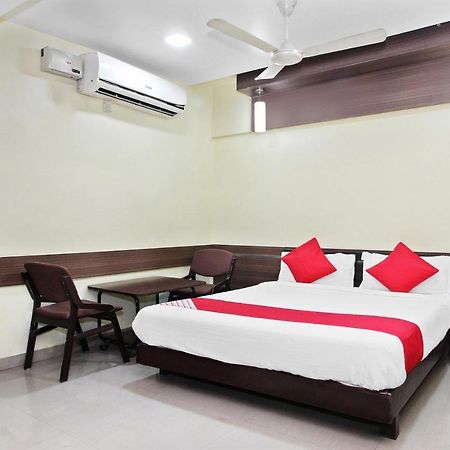 Oyo 30537 Hotel Megharaj Bídzsápur Kültér fotó