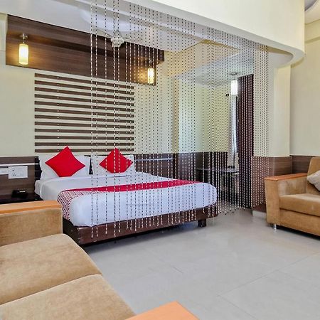 Oyo 30537 Hotel Megharaj Bídzsápur Kültér fotó
