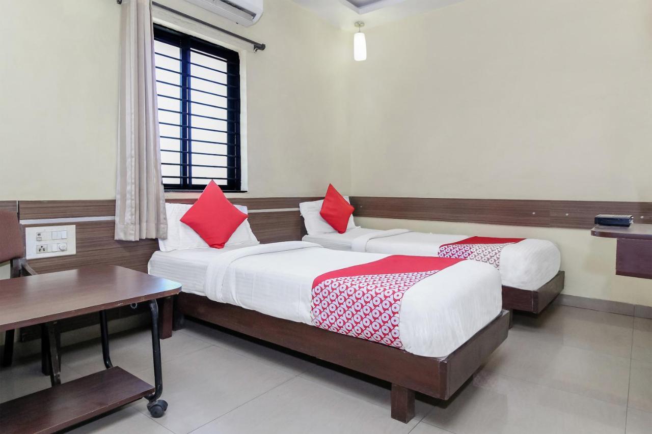 Oyo 30537 Hotel Megharaj Bídzsápur Kültér fotó