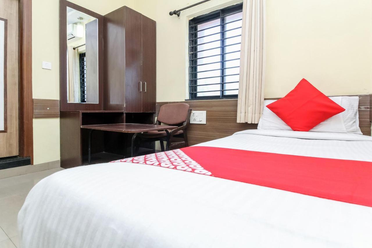 Oyo 30537 Hotel Megharaj Bídzsápur Kültér fotó