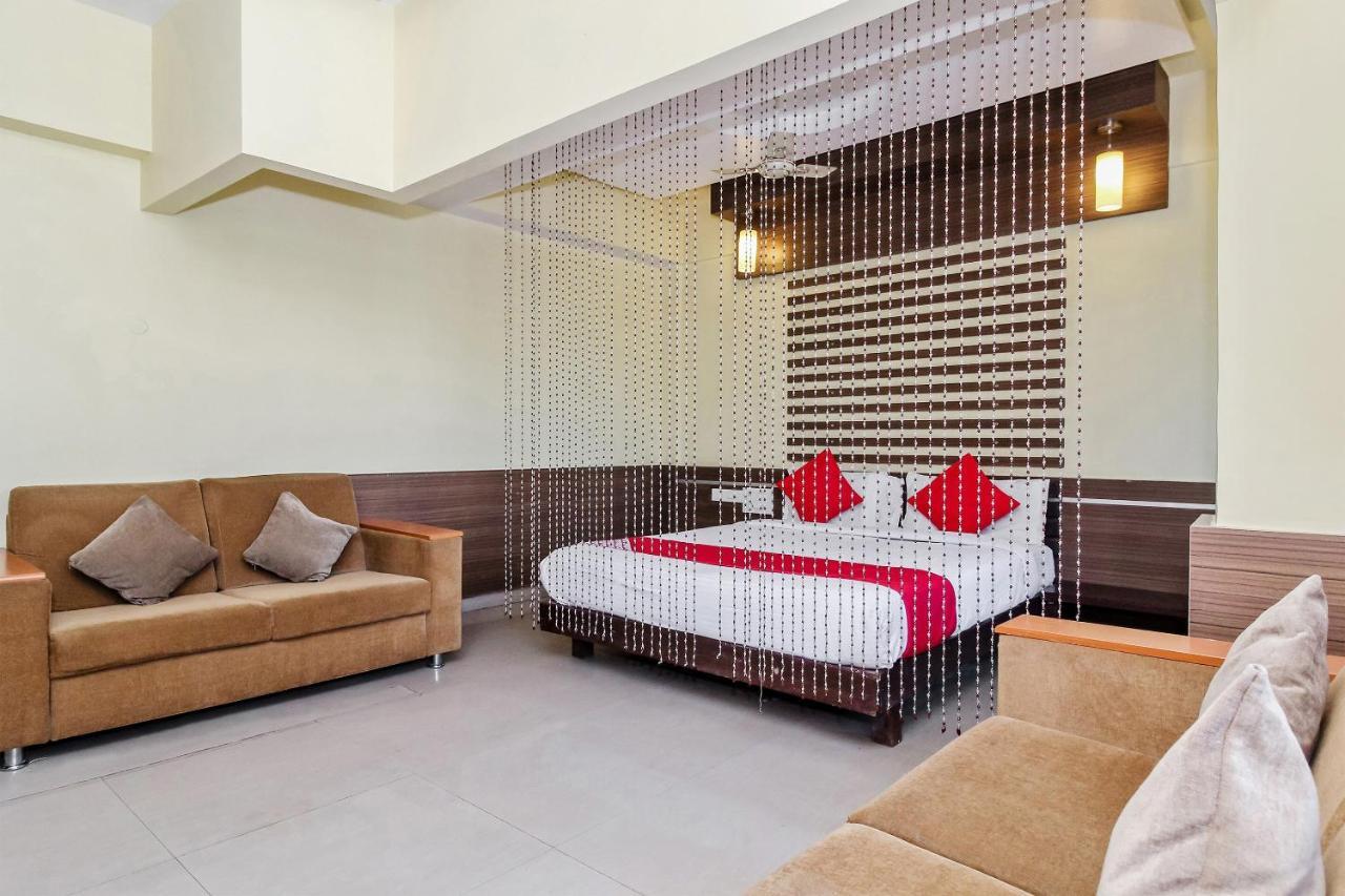 Oyo 30537 Hotel Megharaj Bídzsápur Kültér fotó