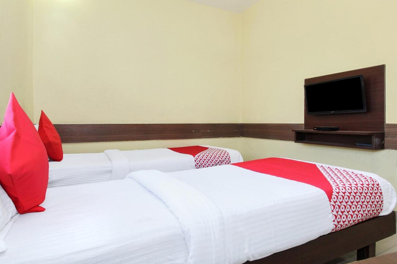 Oyo 30537 Hotel Megharaj Bídzsápur Kültér fotó