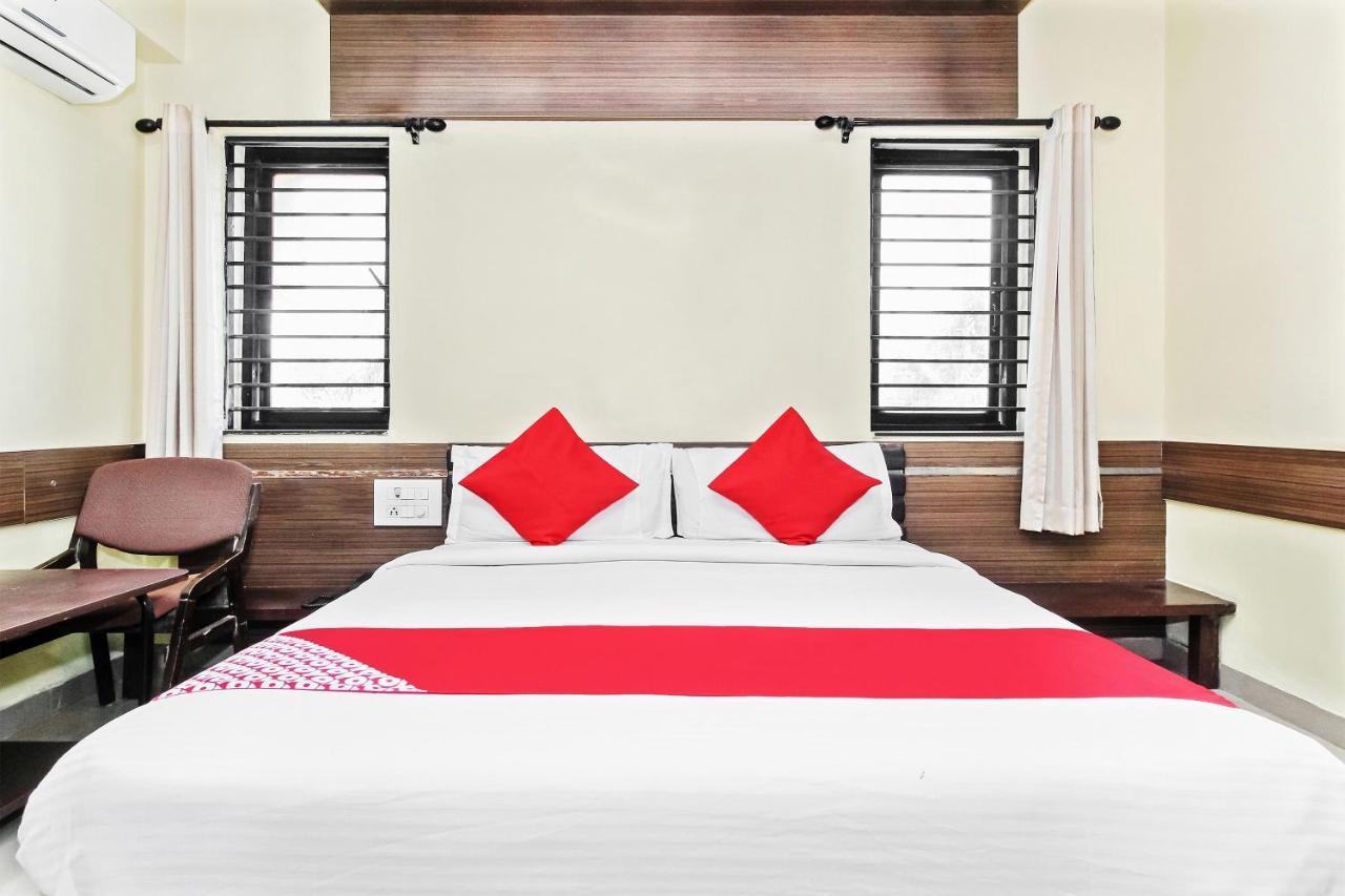 Oyo 30537 Hotel Megharaj Bídzsápur Kültér fotó