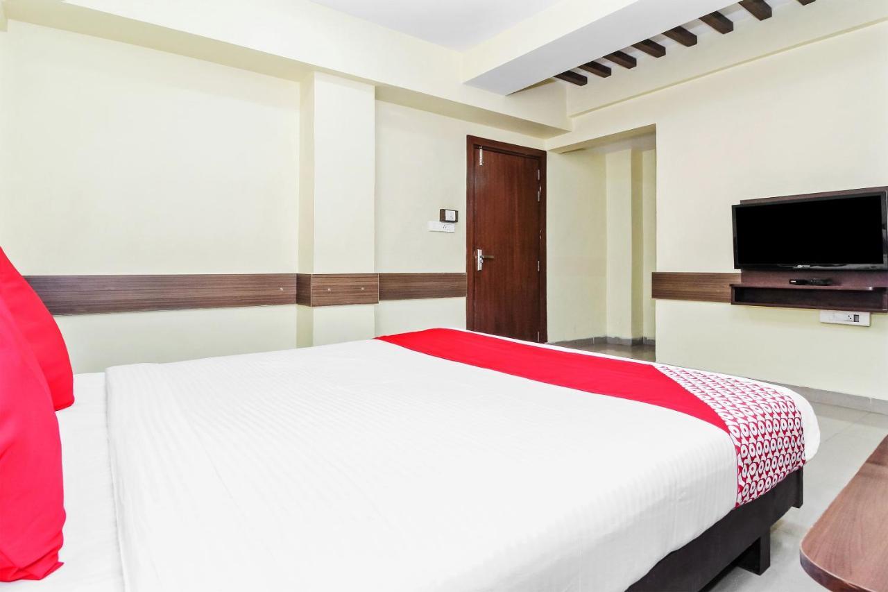 Oyo 30537 Hotel Megharaj Bídzsápur Kültér fotó